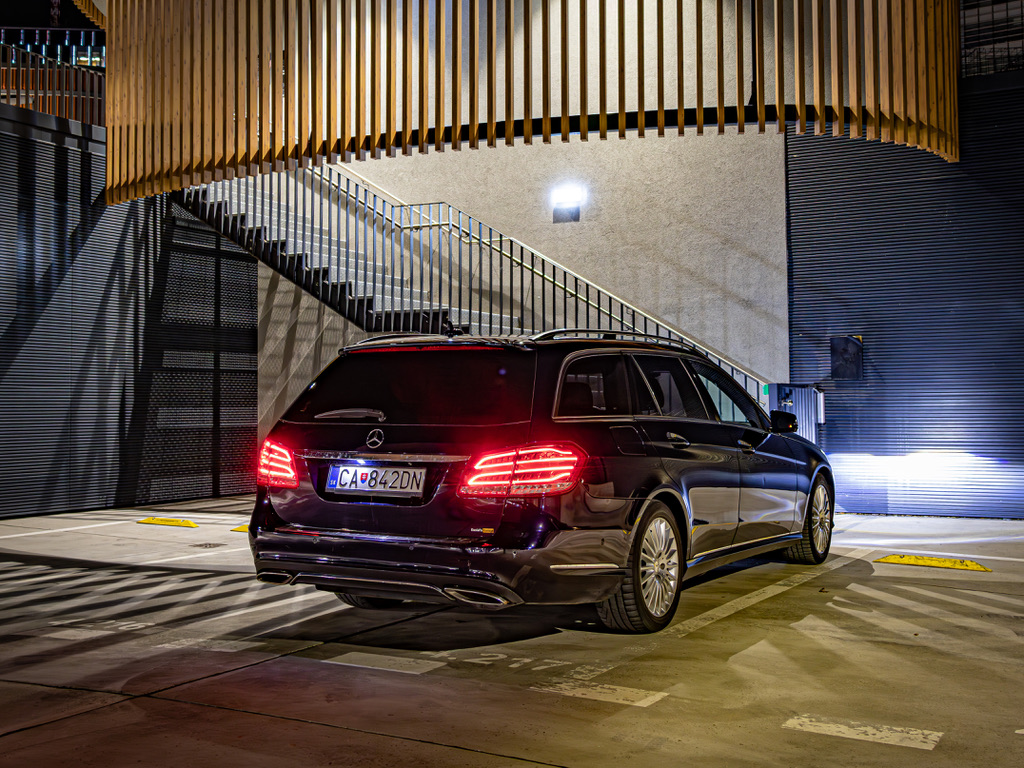 Mercedes-Benz E-Class Combi Blue - Back